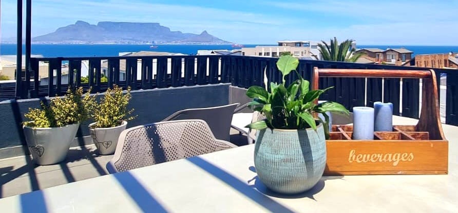 10 Bedroom Property for Sale in Bloubergstrand Western Cape